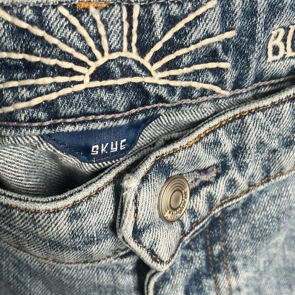 NWT SKYE Daily Blue Sold Out Bell Jeans - Picture 4 of 9